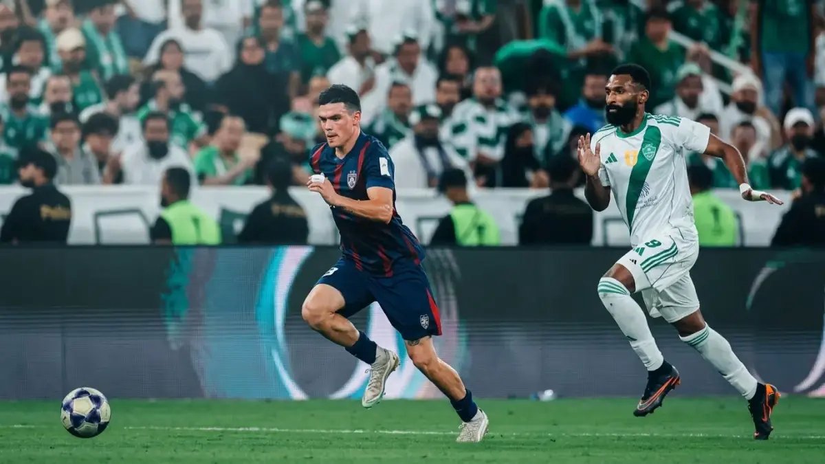 عاجل: محمد صلاح يحطم رقم قياسي أسطوري في ديربي إيفرتون… وليفربول يعلن: 'الملك المصري' يسجل رقم 9 التاريخي!