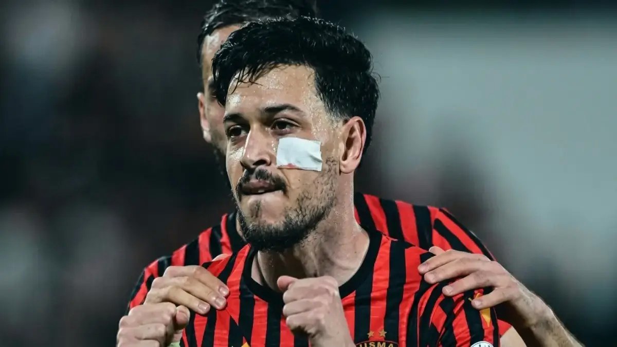 عاجل: لاعب سلة الزمالك يُهدي كأس مصر لقادة الفريق بعد دعم جماهيري تاريخي.. وينذر بجائزة أكبر قريباً!