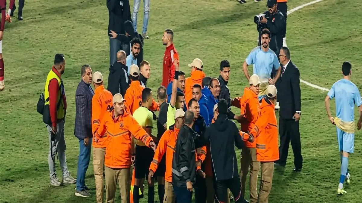 عاجل: محامي دولي يفضح غموض تخفيف عقوبة محمد الشناوي - "أمر غير مفهوم ولا سند قانوني"... هل السبب كأس العالم 2026؟