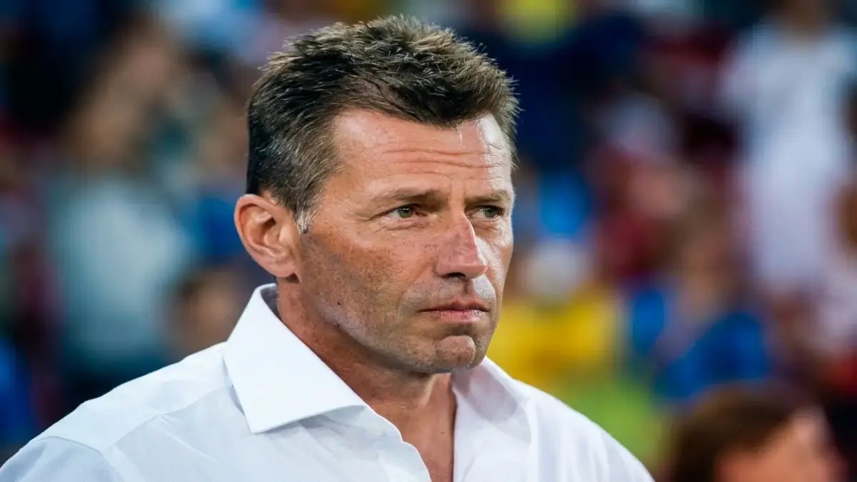 عاجل: سكيبه يعود للهلاك… مدرب فيسيل كوبي يفتح جراح الأهلي بذكرى الانتصار التاريخي الذي كاد يدمره!