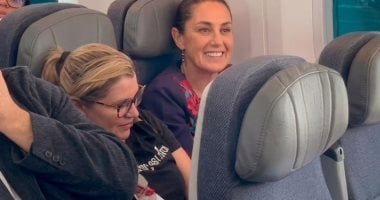 شينباوم تعود إلى المكسيك على متن رحلة تجارية بالدرجة السياحية