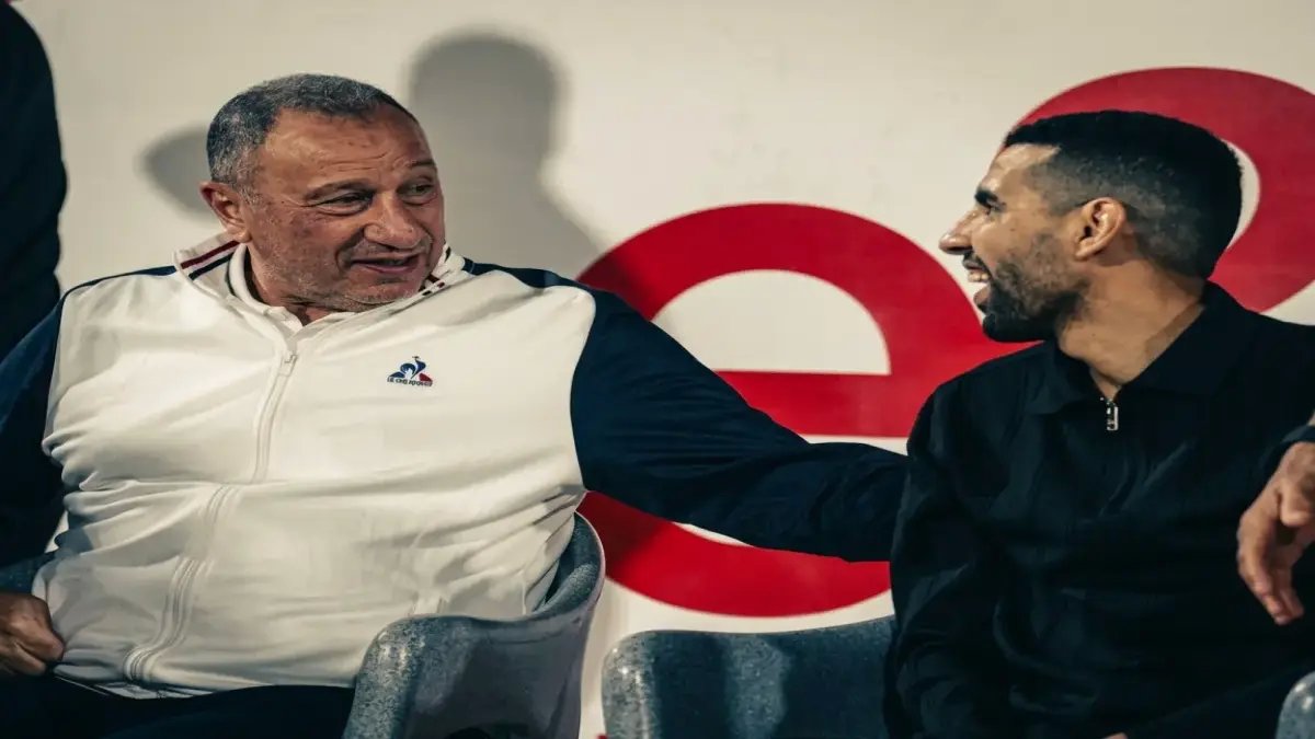 عاجل: محمود الخطيب يظهر بقوة داخل مقر الأهلي ويقود جلسة خاصة… رداً صارماً على محاولة التهميش! (صور)