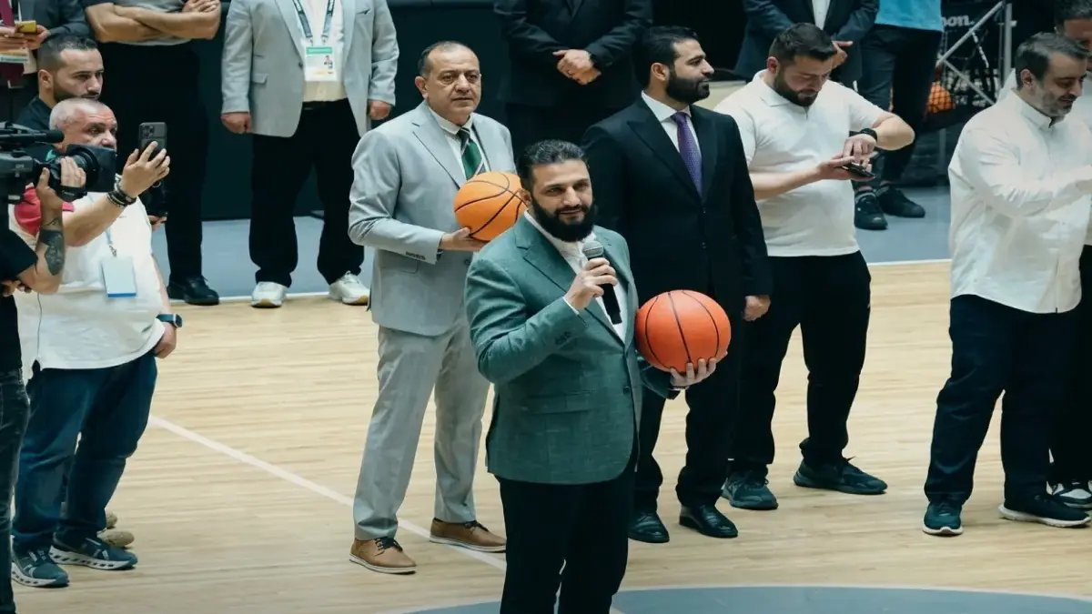 صرخة أمل من دمشق: الشرع يفتتح 'الفيحاء' بعد الحرب ويوجه رسالة مفاجئة للبنان... 'لا غالب ولا مغلوب!'