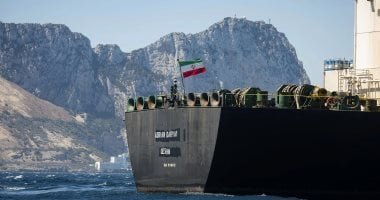 ناقلة نفط إيرانية عملاقة تكسر الحصار البحري الأمريكي لمضيق هرمز