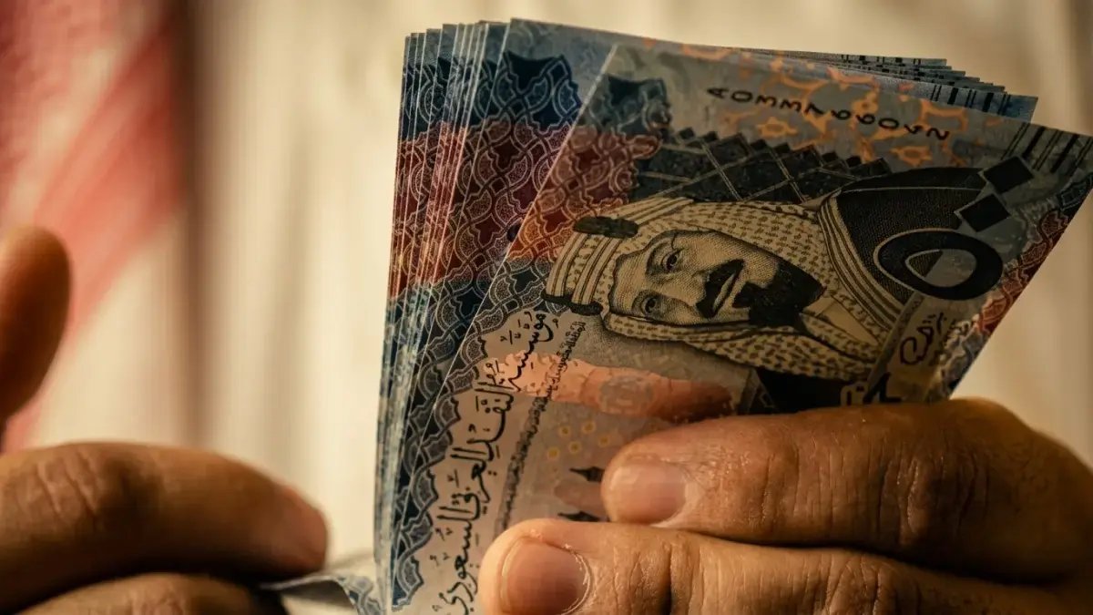 عاجل: تفاصيل صادمة لرواتب الأئمة والمؤذنين بعد العلاوات.. كيف يختلف الراتب بين الجامع والمسجد؟