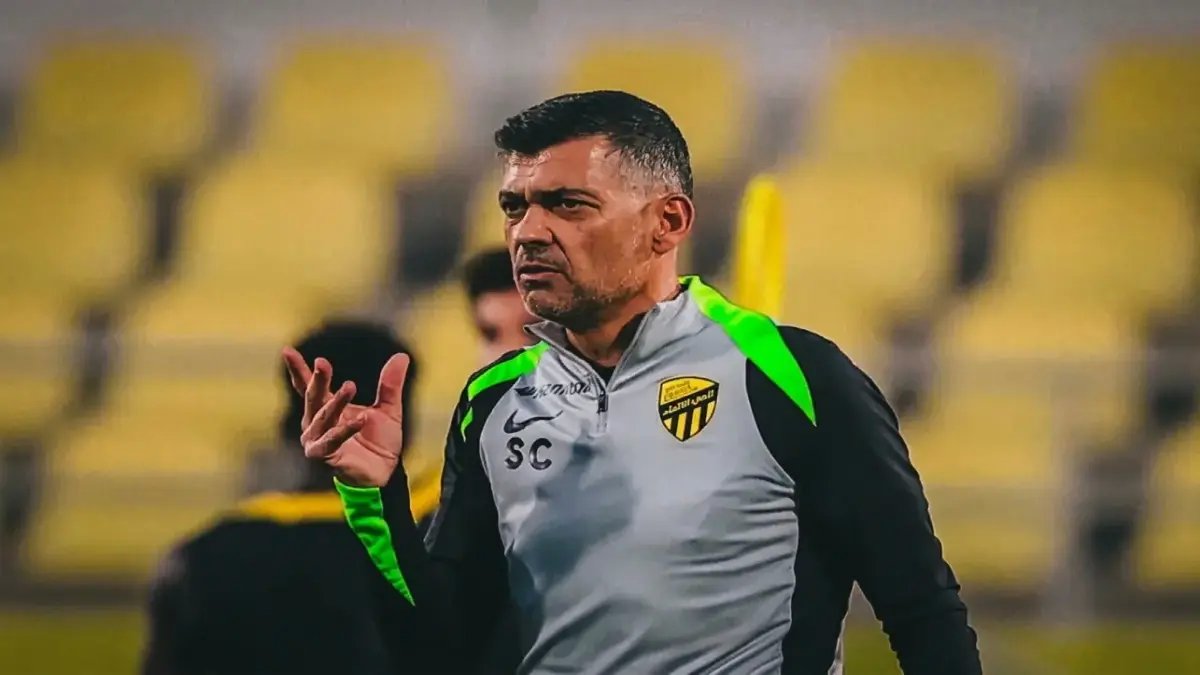 عاجل: تسريبات تكشف اسم وجنسية مدرب الاتحاد الجديد… خطوة مفاجئة قبل 6 مباريات فقط!