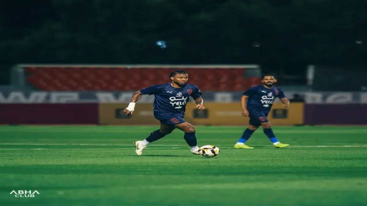 عاجل: أبها يصنع العودة التاريخية بعد الهبوط.. ثنائية حمود الشمري تحسم الصعود للدوري السعودي بنقطتين!