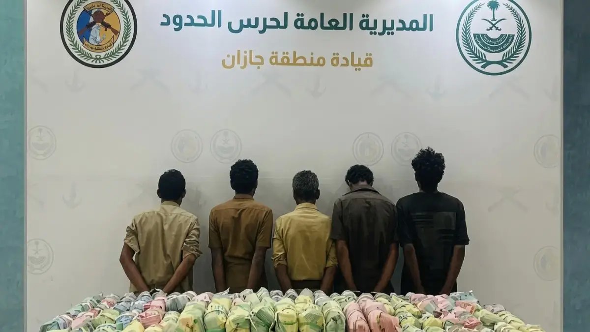 عاجل: قرار رسمي للمواطنين - الضباب الكثيف والأمطار الغزيرة تضرب 10 مناطق.. ولسكان الرياض رسالة طارئة: 'ابقوا في بيوتكم'!