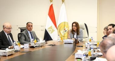 منال عوض: تصريح مؤقت أسبوعا وسيارات متنقلة لتوفيق أوضاع المحلات غير المرخصة