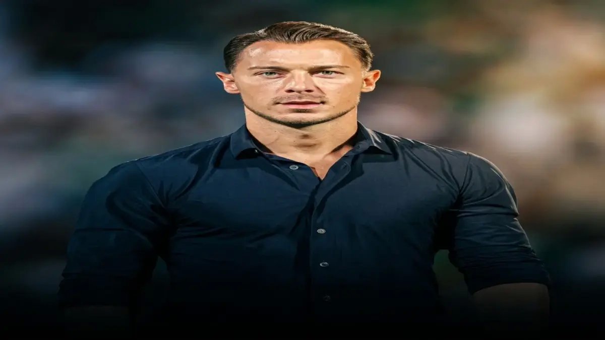 عاجل: تشيلسي يحسم خياره.. يايسله يتصدر المرشحين لخلافة روزينيور مع 66% فوز - هل نرى رحلة من جدة إلى لندن؟