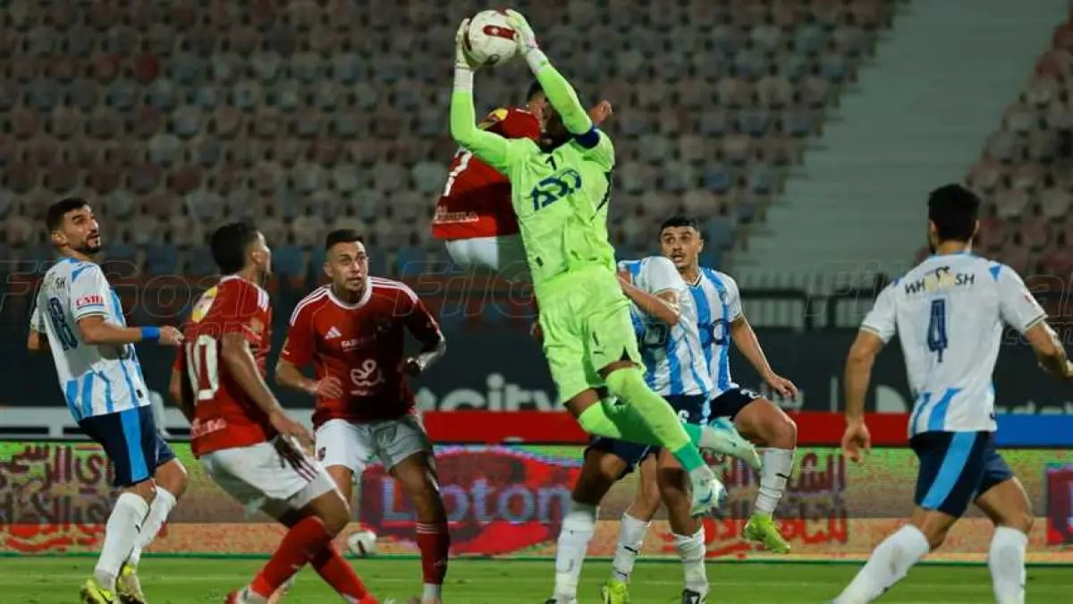 🚨 حصري: الأهلي وبيراميدز في صراع دامٍ على المركز الثاني.. القناة الناقلة والتوقيت الصادم!