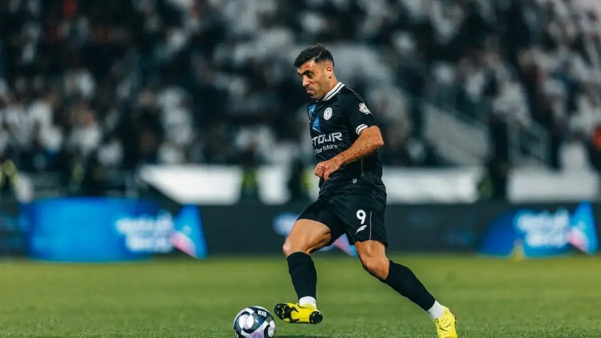 خبير تحكيمي يكشف: حمدالله تعرض لظلم صارخ في نهائي دوري أبطال الخليج - مخالفة واضحة لم تُحتسب!