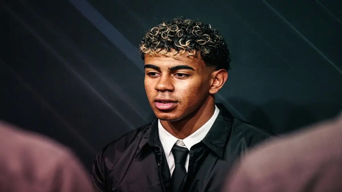 عاجل: برشلونة يسيطر كليًا على جوائز الأفضل! ثلاثة لاعبين يخطفون الألقاب وتاريخي لامين يامال يتألق للمرة الثالثة