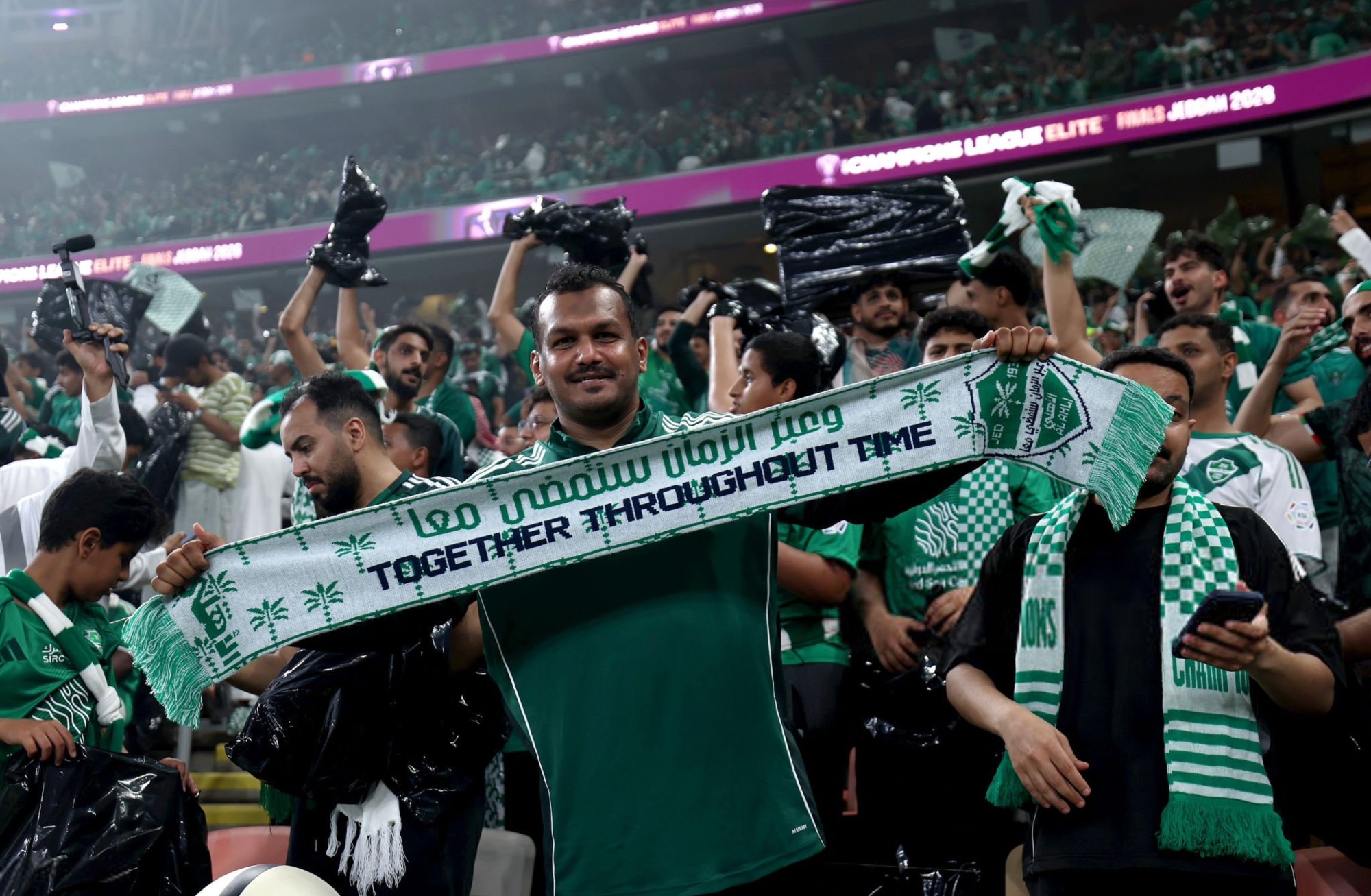 جانب من الجماهير