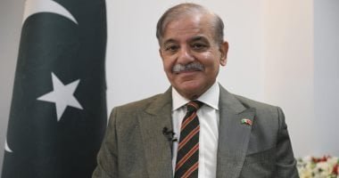 رئيس وزراء باكستان: أكدت لبزشكيان التزامنا بدور الوساطة لتعزيز استقرار المنطقة