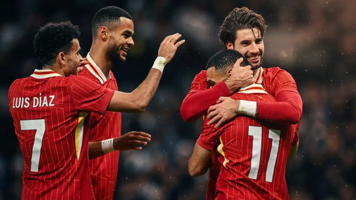 ليفربول يستضيف كريستال بالاس في معركة حاسمة.. هل تتأهل للمقدمة الأخيرة أو يتفاجئ بالاس ويحسمها؟