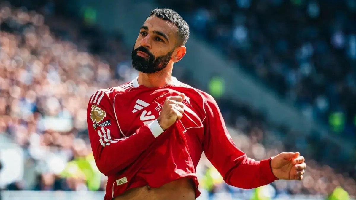 شاهد: محمد صلاح يُصاب ويُخرج مظفراً! ليفربول ينتصر 3-1 على كريستال بالاس بعد صراع مثقل بالتحكيم والتحديات في الدوري الإنجليزي