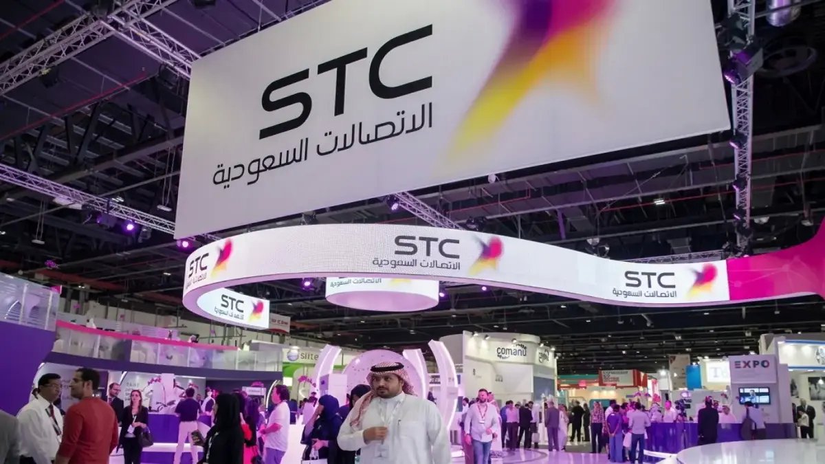 STC لم تعد تبيع إنترنت. إنها الآن تضمن لك 8 ساعات مجاناً كل يوم لضمان عملك ودراستك.