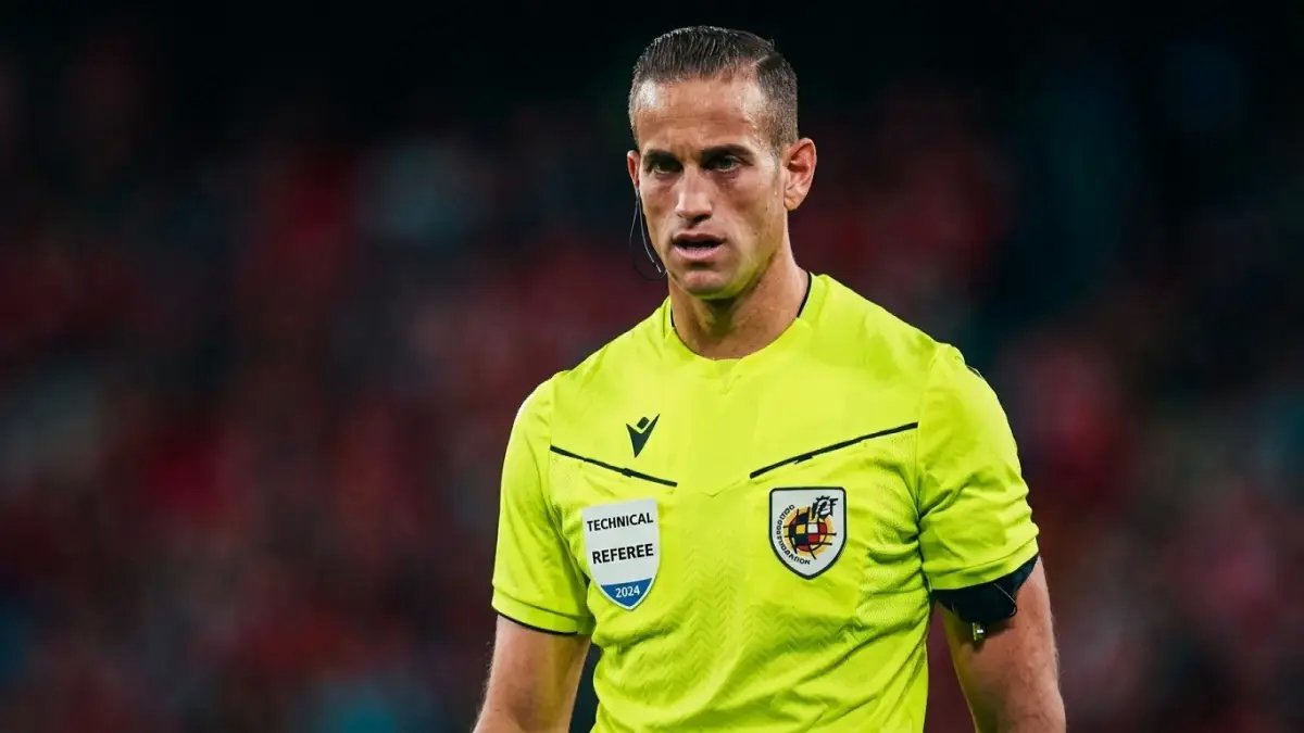 حصري: الحكم الإسباني خافيير ألبيرولا يقترب من إدارة القمة المرعبة بين الأهلي والزمالك… قرار رسمي يكشف سر الخوف في اتحاد الكرة!