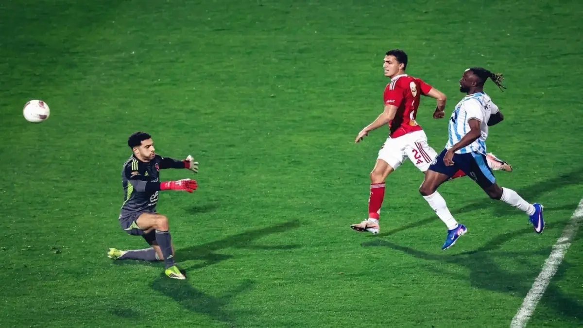 صادم: بيراميدز يقتل الأهلي 3-0 ويضغط على الزمالك المتعثر… والقمة القادمة ستحدد اللقب!