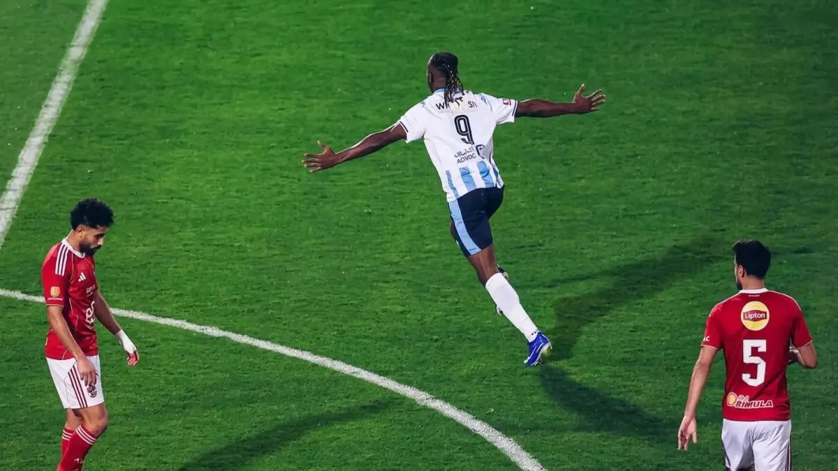 شاهد: الأهلي يسقط بثلاثية في ذروة المُنافسة على اللقب... البيراميدز يحسم الصراع والأحمر يودع الأحلام!