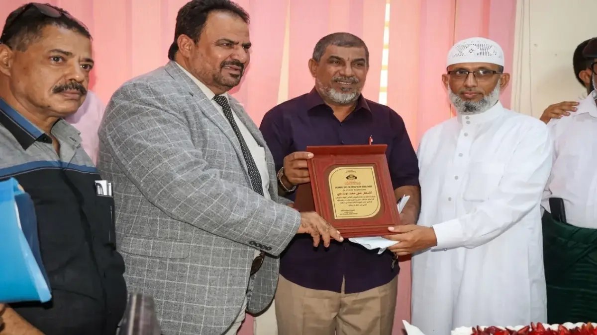 شاهد: حفل تكريم مهني صادم في شركة النفط اليمنية.. "درع الوفاء" لمسيرة 20 عاماً من الإخلاص!