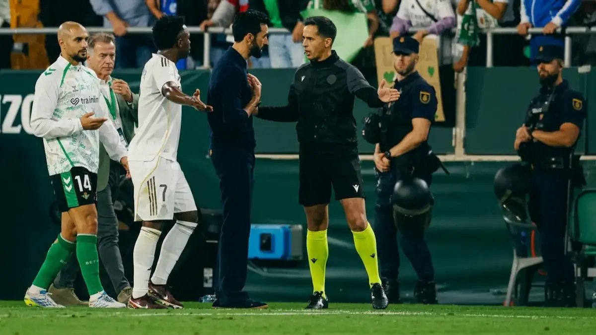 فيديو صادم: عبد الحفيظ يرتجف بعد ثلاثية مايلي القاتلة في الأهلي… معاناة مجلس الإدارة!