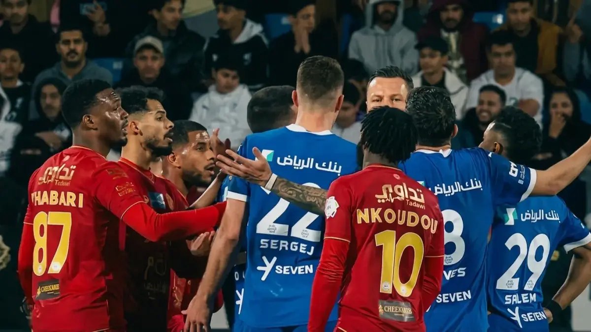 حصري: تشكيل الهلال السري أمام ضمك اليوم - القنوات الناقلة وأسرار المعلق فهد العتيبي في الجولة 30 من دوري روشن السعودي 2026!