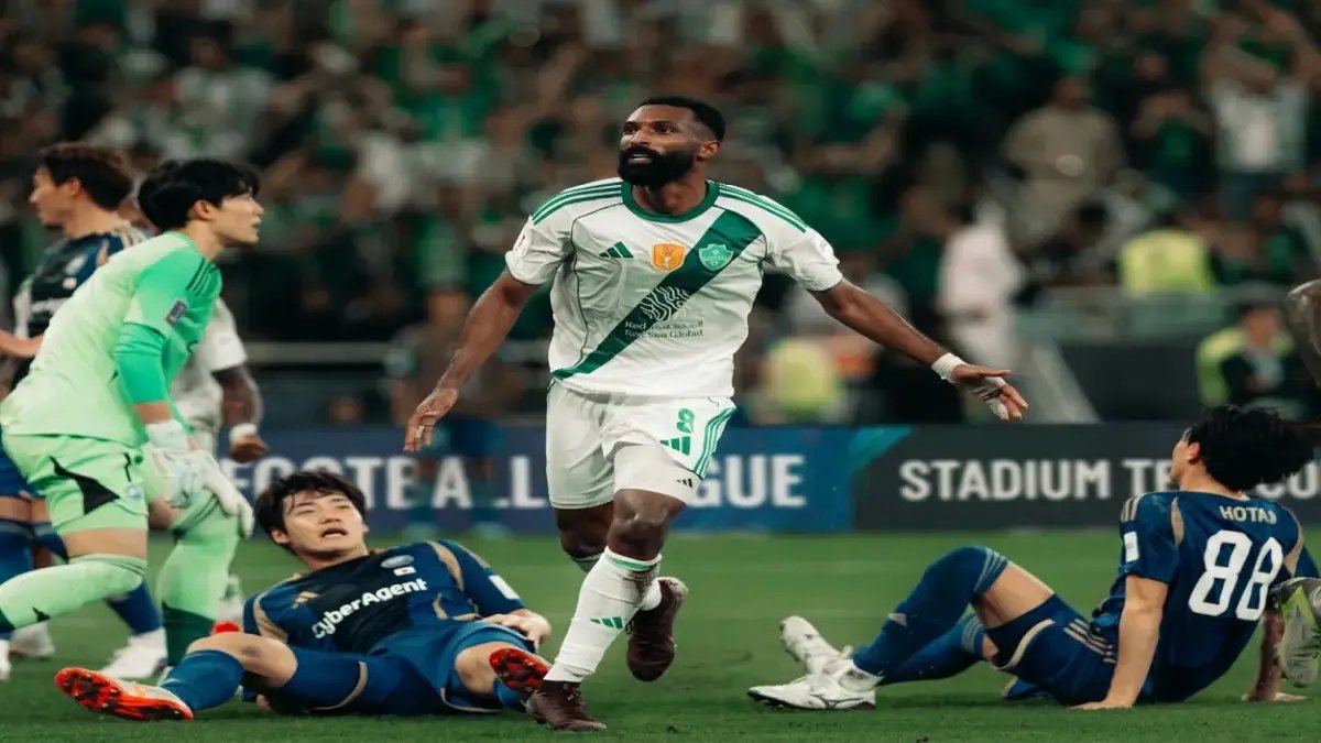 عاجل: الأهلي يدرس كرة القدم للعالم… كيف تحول الطرد إلى تتويج تاريخي؟