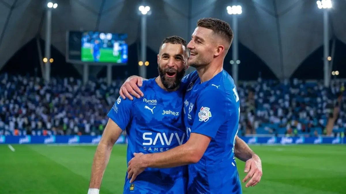 صراع ملوك السعودية.. شاهد الآن تفاصيل المواجهة المرتقبة بين الهلال وضمك والقنوات الناقلة!