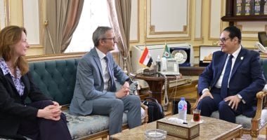 رئيس جامعة القاهرة يستقبل رئيس جامعة ليدن الهولندية لبحث تعزيز التعاون