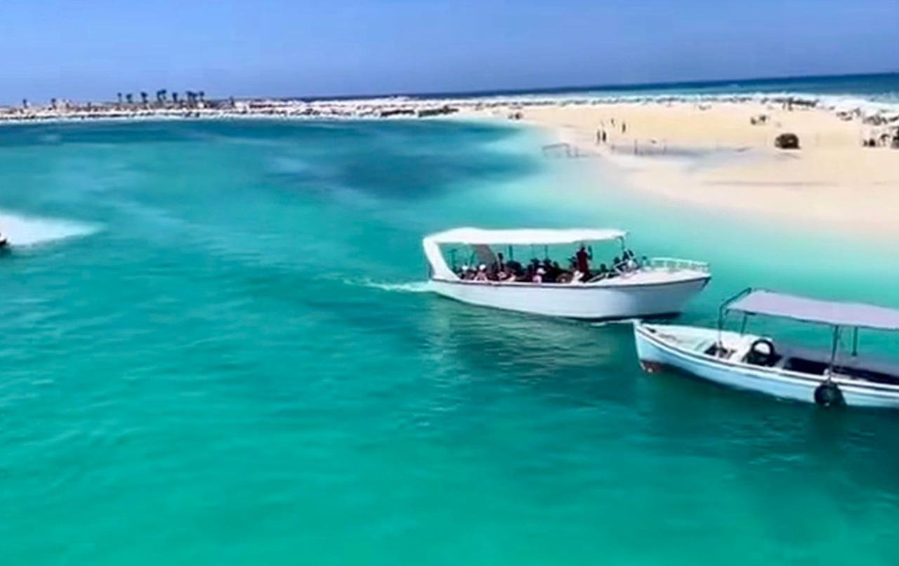 شاطئ الغرام يقع على شبه جزيرة