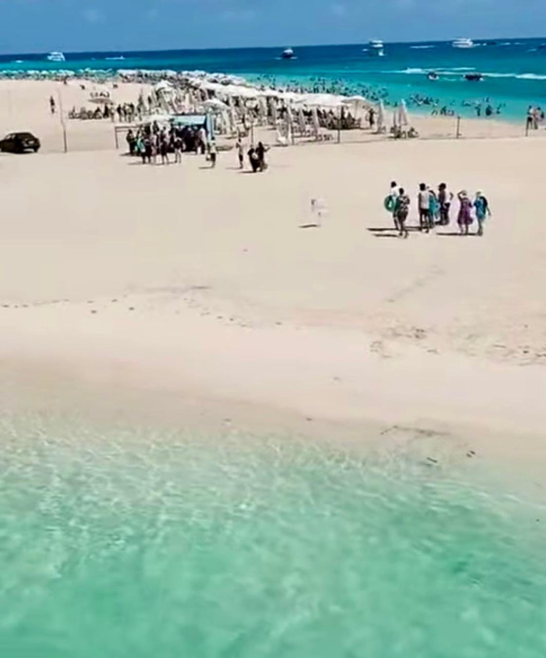 شاطئ الغرام يقع على خليج مرسى مطروح والبحر المفتوح