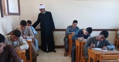 اليوم.. طلاب النقل الثانوى الأزهرى يؤدون امتحاناتهم فى الكيمياء والتاريخ
