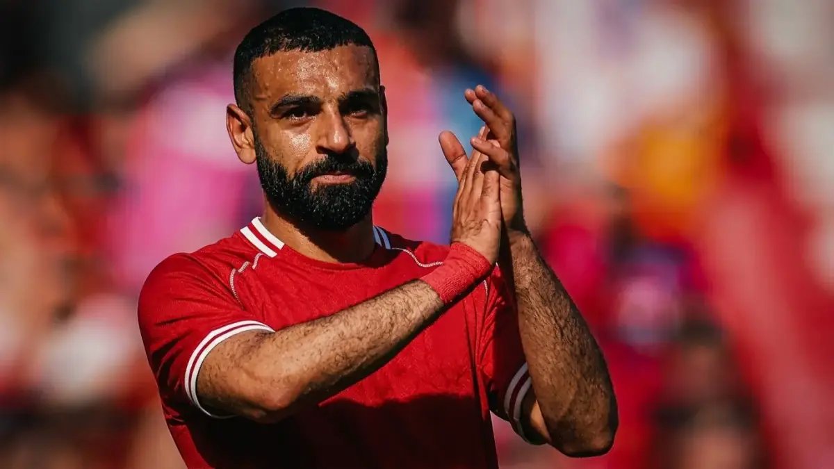 صراع داخلي في ليفربول: صلاح يرفض 'وداع عاطفي' ويصر على الفعالية - ماذا سيحدث في مباراة البرينتفورد؟