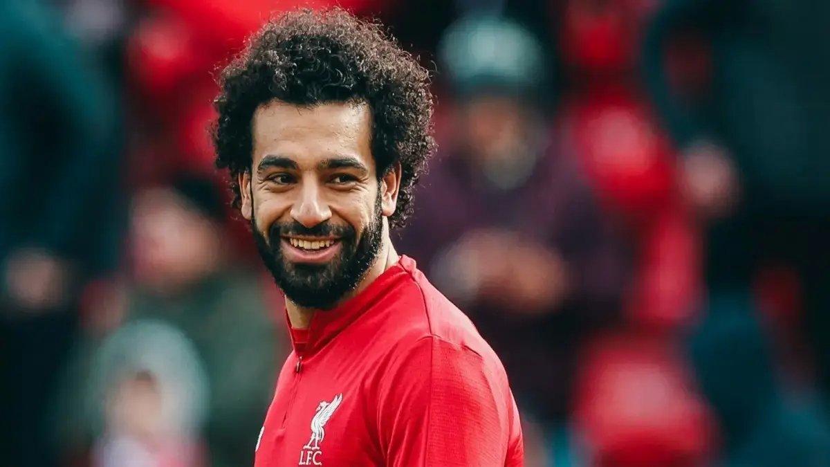 عاجل: محمد صلاح يُغيب القمة الكبيرة بين ليفربول ومانشستر يونايتد… من سيحل مكان النجم المصري؟