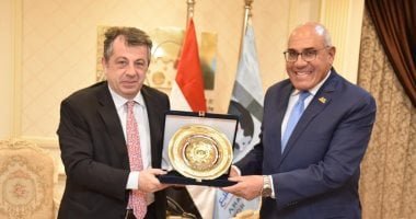 السفير الأرميني بالقاهرة: السوق المصري بيئة جاذبة للاستثمارات الأرمينية