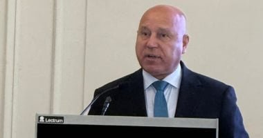 كامل الوزير يستقل المونوريل إلى مقر وزارة النقل بالعاصمة الإدارية.. إنفوجراف