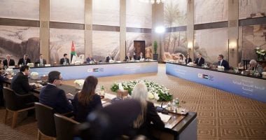رئيس وزراء اليونان يدعو إلى ضمان حرية الملاحة في مضيق هرمز