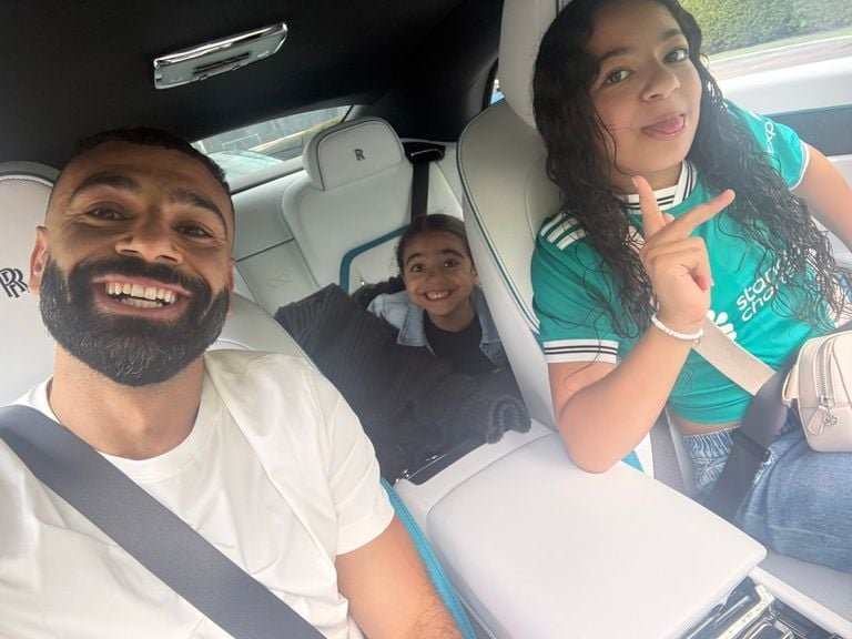 محمد صلاح مع ابنتيه مكة وكيان محمد صلاح مع ابنتيه مكة وكيان