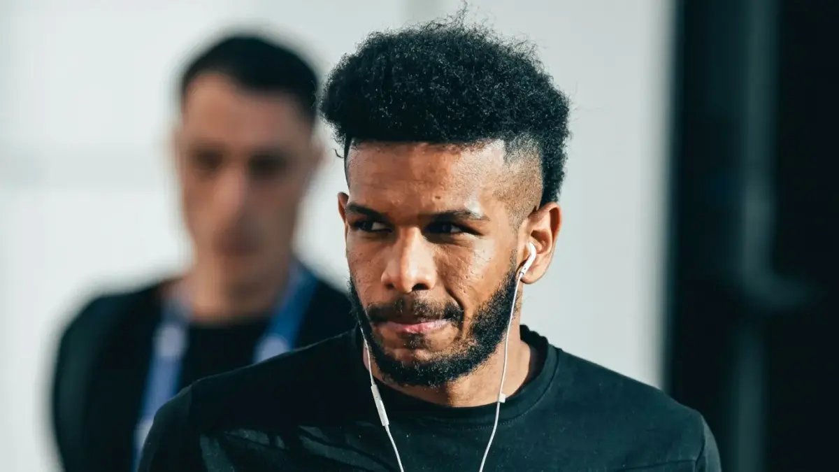 عاجل: البليهي يعود للهلال رسمياً بعد صفقة مثيرة… الشباب يخسر المدافع الذي أبهر الجماهير!