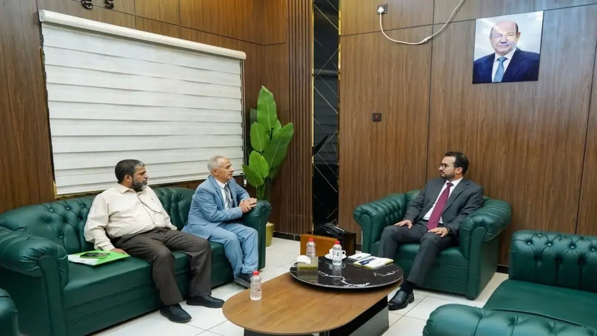عاجل: وزير الخدمة المدنية يبحث تسويات وظيفية مع رؤساء 5 جامعات في عدن - هل ستقلع الاحتجاجات أخيراً؟