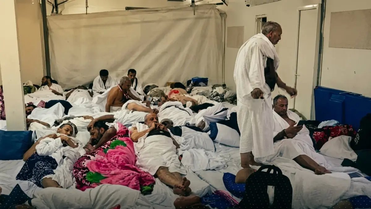 عاجل في مكة: حجاج يمنيون يكشفون فضيحة سكنية خطيرة… الصحة في خطر والجهات تتدخل!