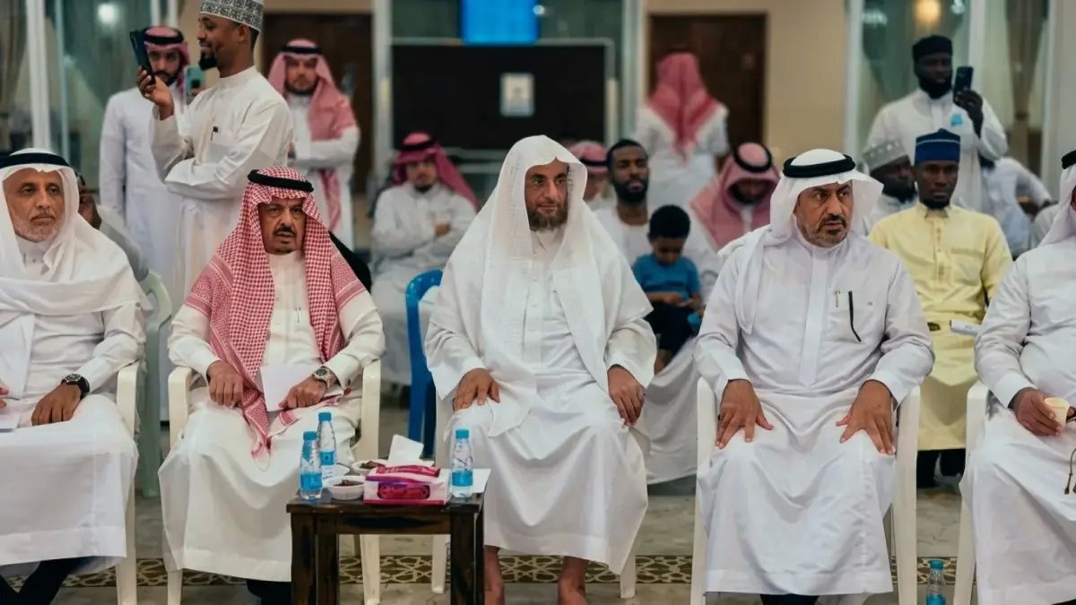 شاهد: أجواء إيمانية صادمة في تكريم حفّاظ القرآن والمجازين بحضور الشيخ البوعلي