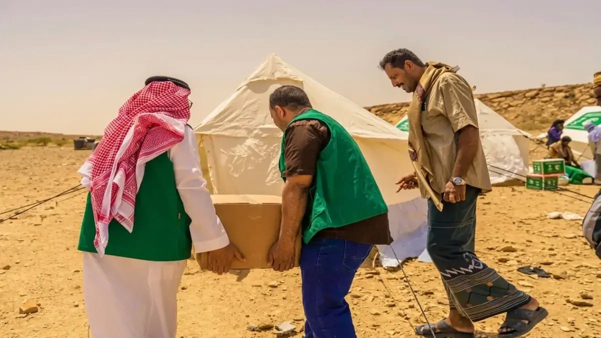 عاجل: 38,000 يمني يحصلون على مساعدات ملكية في عيد الأضحى… صور تظهر توزيع 5,760 سلة غذائية!
