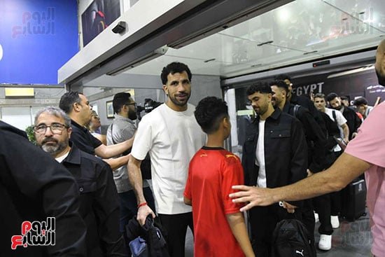 المنتخب فى مطار القاهرة المنتخب فى مطار القاهرة