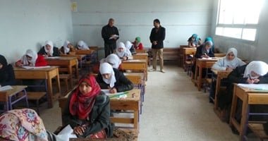 طلاب الإعدادية بالجيزة يؤدون اليوم امتحانى الجبر والإحصاء والتربية الدينية