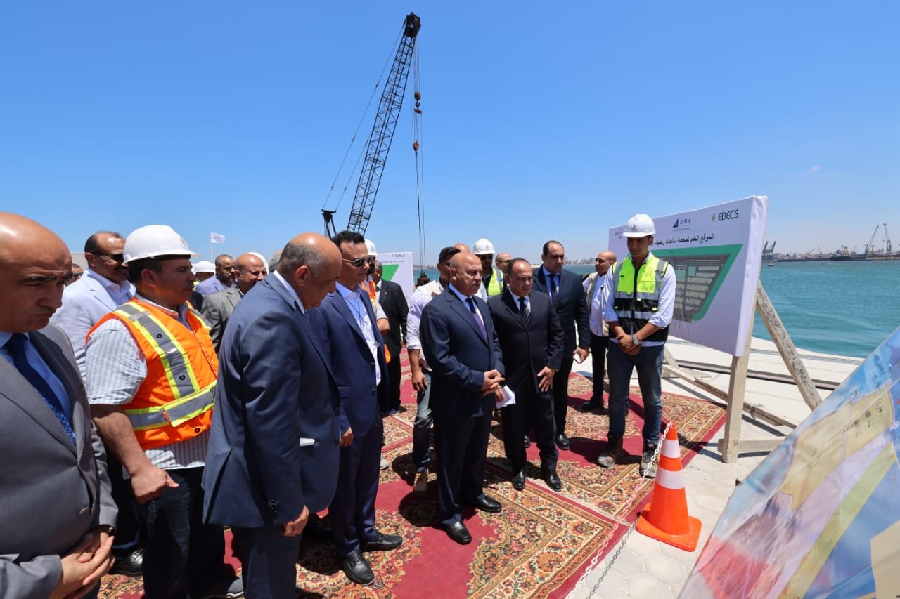 وزير النقل يتفقد مشروعات ميناءي الإسكندرية والدخيلة (3) وزير النقل يتفقد مشروعات ميناءي الإسكندرية والدخيلة (3)