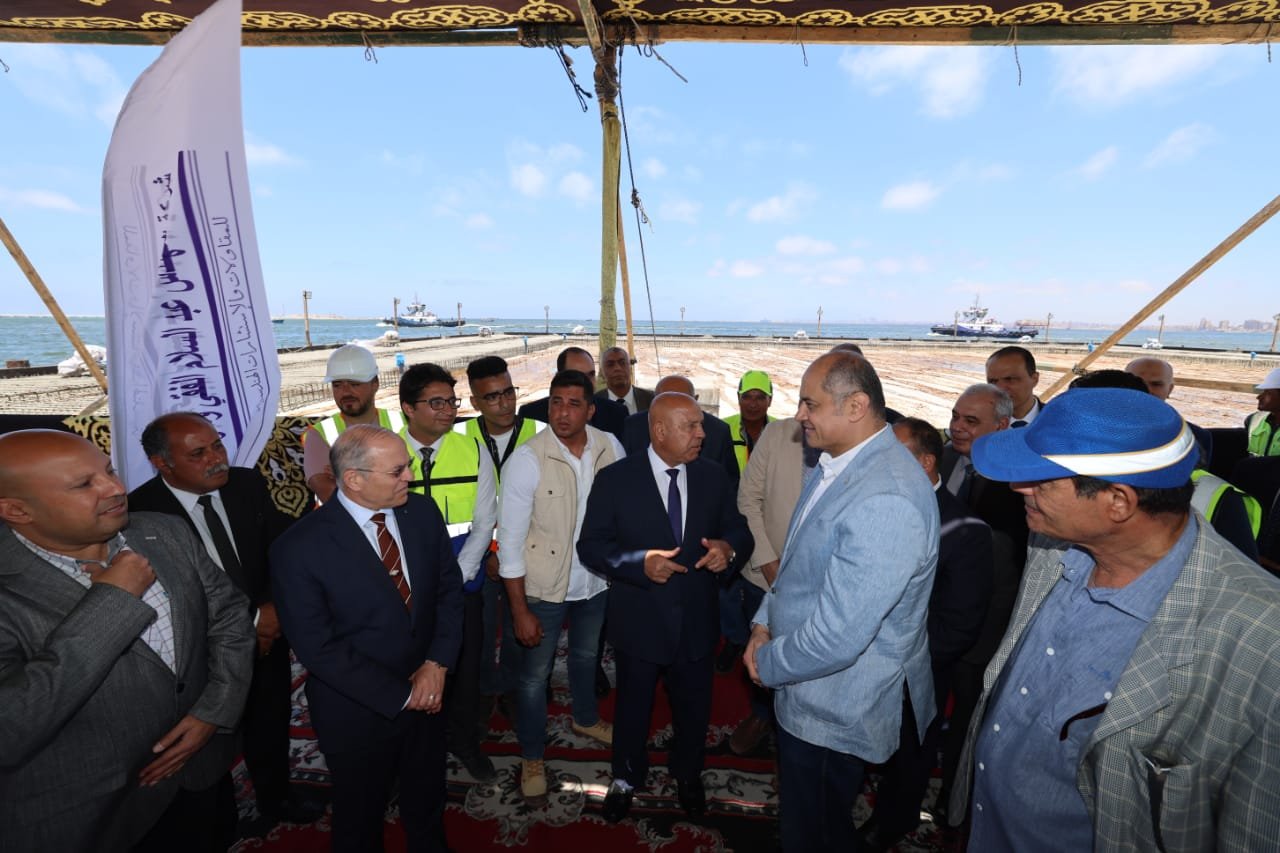 وزير النقل يتفقد مشروعات ميناءي الإسكندرية والدخيلة (5) وزير النقل يتفقد مشروعات ميناءي الإسكندرية والدخيلة (5)