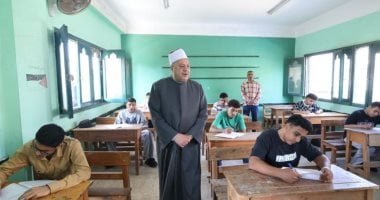 وكيل الأزهر يتابع امتحانات الثانوية.. ويؤكد: كل الإمكانات مسخرة لخدمة الطلاب